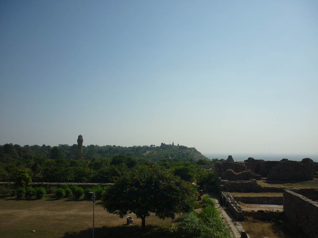 Сонник дорог: прогулки по Индии   Раджастхан (I) | Отрывок огромного форта Читтора