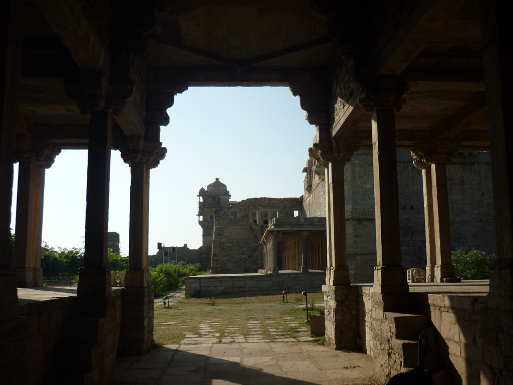Сонник дорог: прогулки по Индии   Раджастхан (II) | Ворота в XVI век...