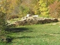 Каменные руины